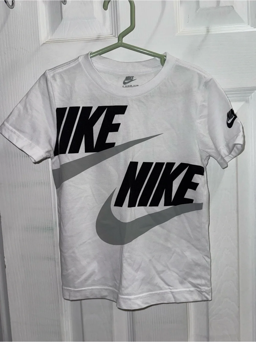 Nike Boys 4T White Black Gray Swoosh Logo Graphic T-Shirt